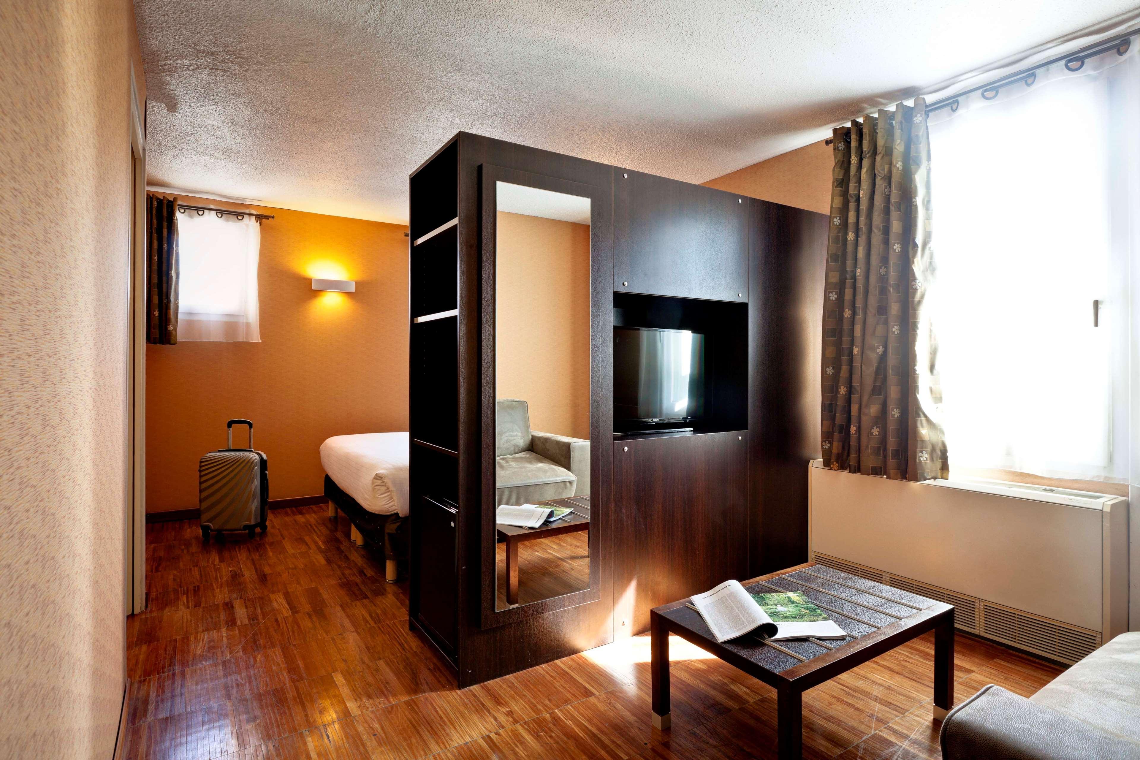 Kyriad Lyon Sud Genis Laval 3*