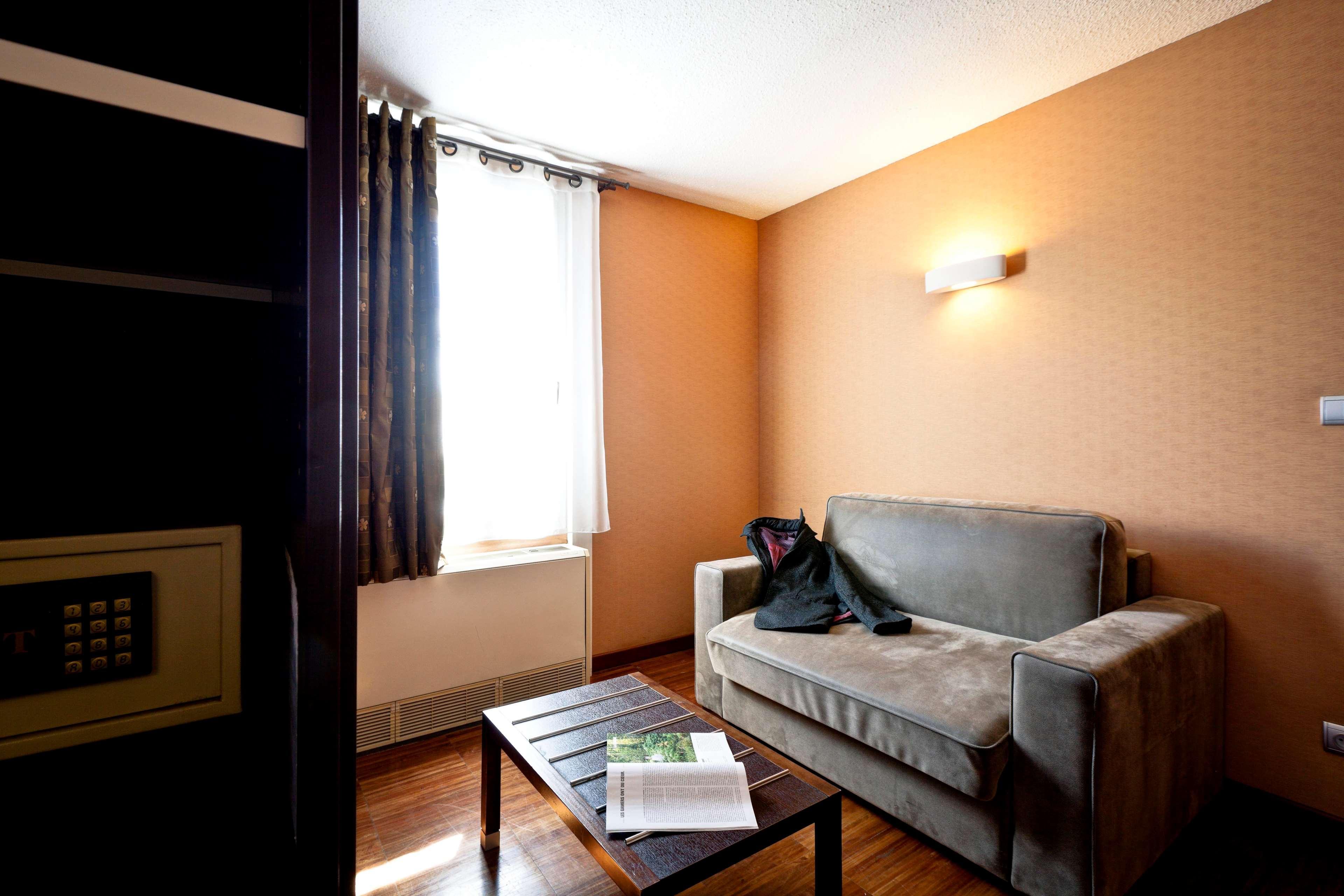Kyriad Lyon Sud Genis Laval Hotel 3*