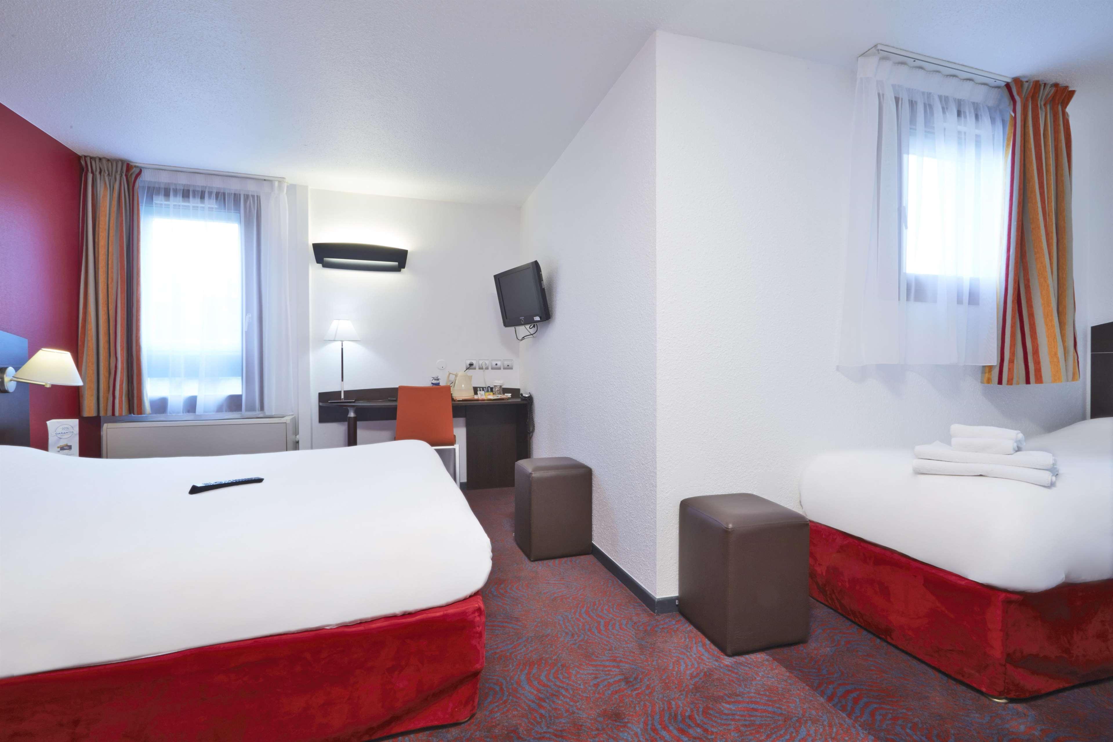 Kyriad Lyon Sud Genis Laval 3*