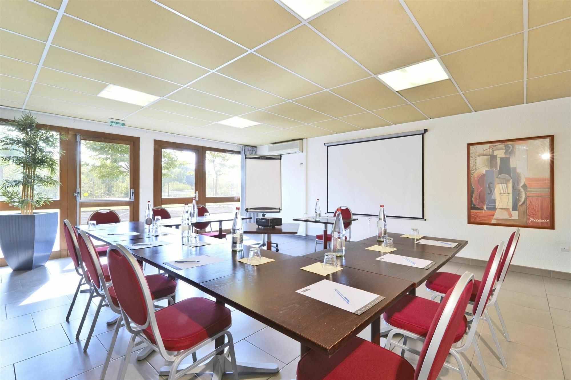 Kyriad Lyon Sud Genis Laval Hotel 3*